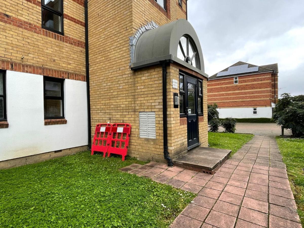 Surrey Docks Near Canada Water Easy Access To Canary Wharf Pier *