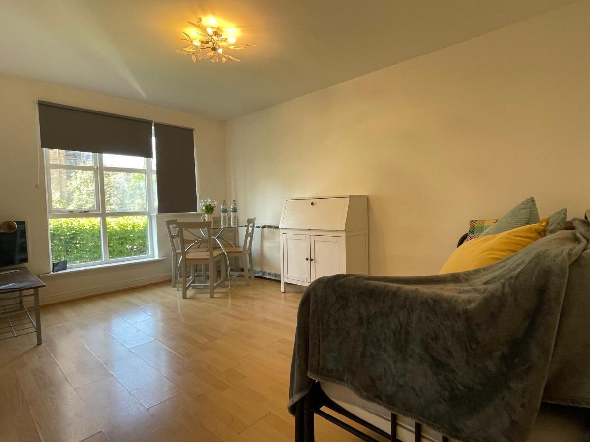 Surrey Docks Near Canada Water Easy Access To Canary Wharf Pier *